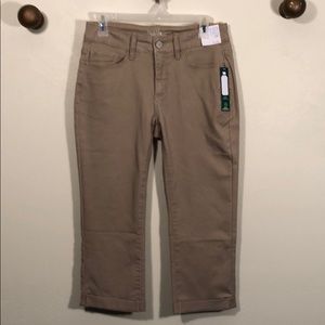 Time and Tru Capri Shorts